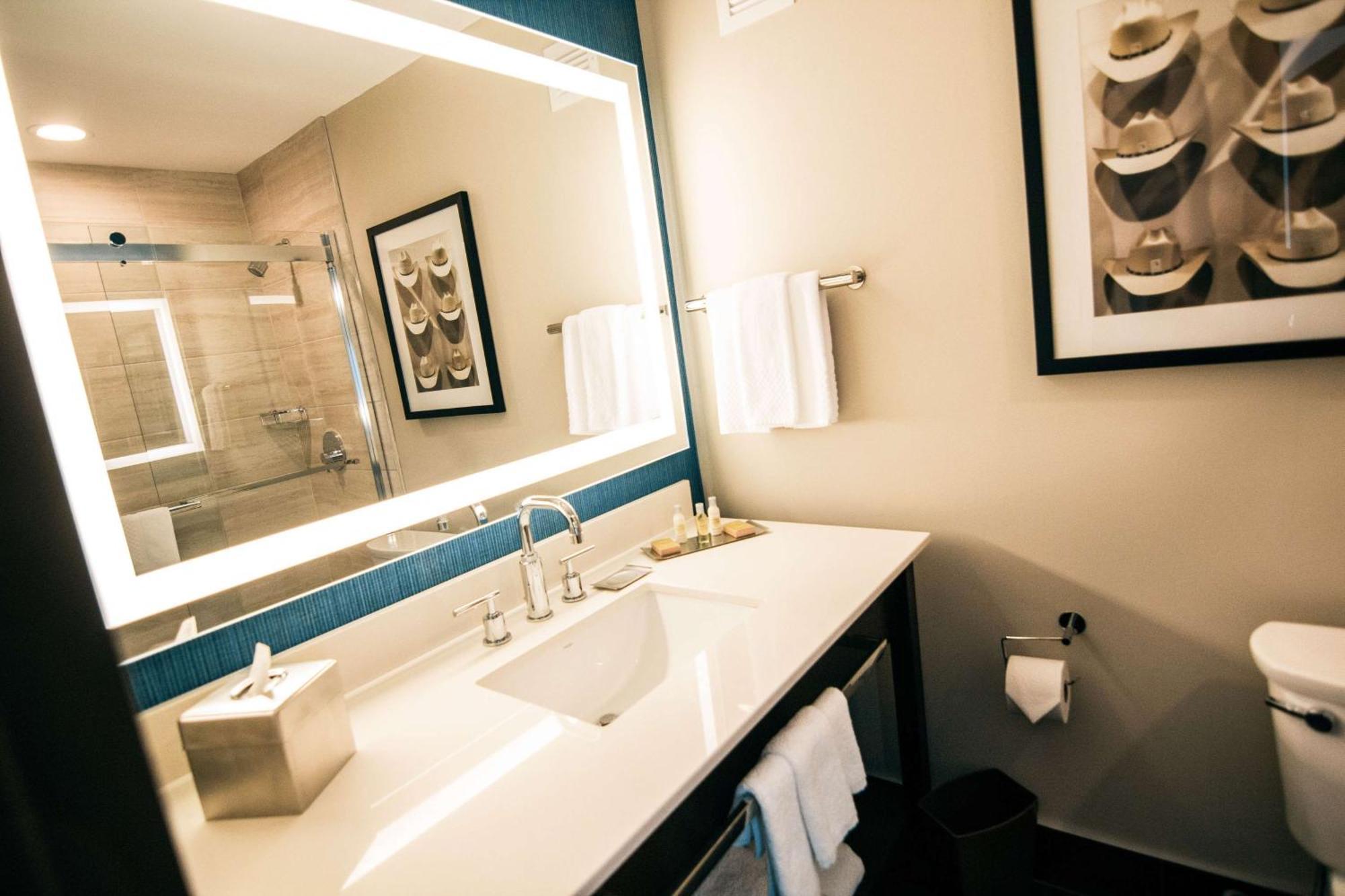 Doubletree By Hilton Lubbock - University Area Exteriör bild